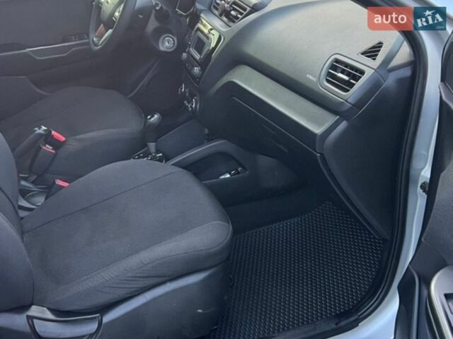 Серый Киа Рио, объемом двигателя 1.6 л и пробегом 107 тыс. км за 9500 $, фото 21 на Automoto.ua