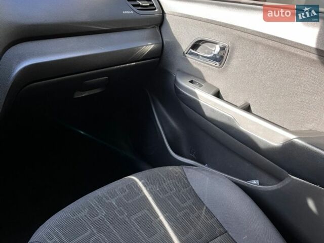 Серый Киа Рио, объемом двигателя 1.59 л и пробегом 136 тыс. км за 10300 $, фото 14 на Automoto.ua