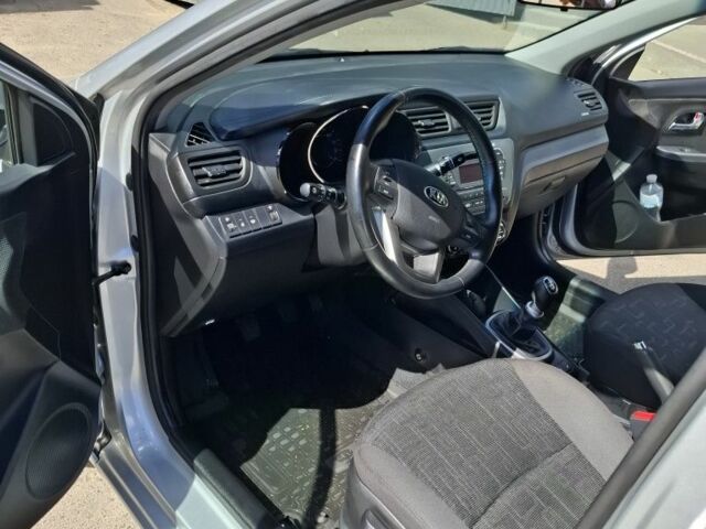 Серый Киа Рио, объемом двигателя 1.6 л и пробегом 26 тыс. км за 12000 $, фото 11 на Automoto.ua