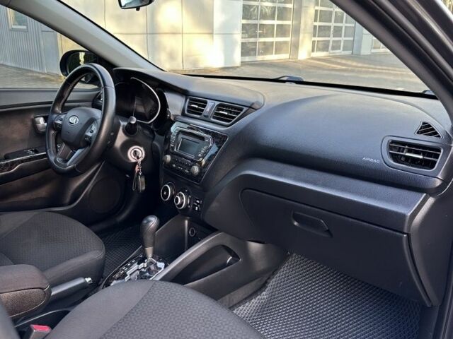 Сірий Кіа Ріо, об'ємом двигуна 1.4 л та пробігом 230 тис. км за 7300 $, фото 5 на Automoto.ua