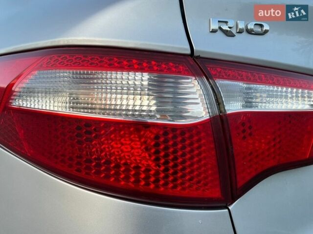 Серый Киа Рио, объемом двигателя 1.6 л и пробегом 107 тыс. км за 9500 $, фото 31 на Automoto.ua