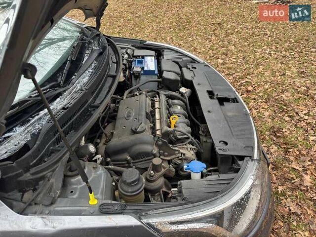 Сірий Кіа Ріо, об'ємом двигуна 1.59 л та пробігом 140 тис. км за 3700 $, фото 11 на Automoto.ua