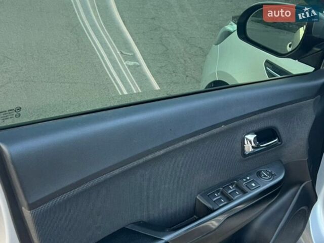 Серый Киа Рио, объемом двигателя 1.6 л и пробегом 107 тыс. км за 9500 $, фото 16 на Automoto.ua