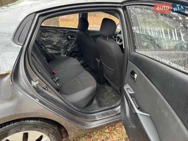 Сірий Кіа Ріо, об'ємом двигуна 1.59 л та пробігом 140 тис. км за 3700 $, фото 21 на Automoto.ua