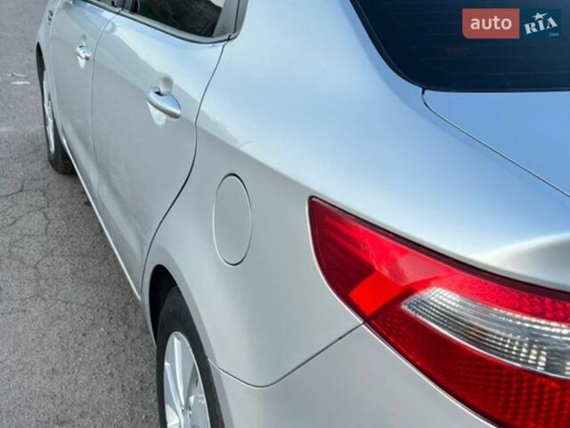 Серый Киа Рио, объемом двигателя 1.6 л и пробегом 107 тыс. км за 9500 $, фото 6 на Automoto.ua