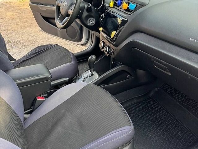 Серый Киа Рио, объемом двигателя 1.4 л и пробегом 129 тыс. км за 8900 $, фото 8 на Automoto.ua