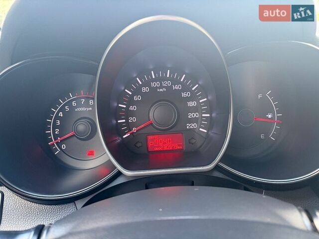 Серый Киа Рио, объемом двигателя 1.4 л и пробегом 231 тыс. км за 7800 $, фото 7 на Automoto.ua