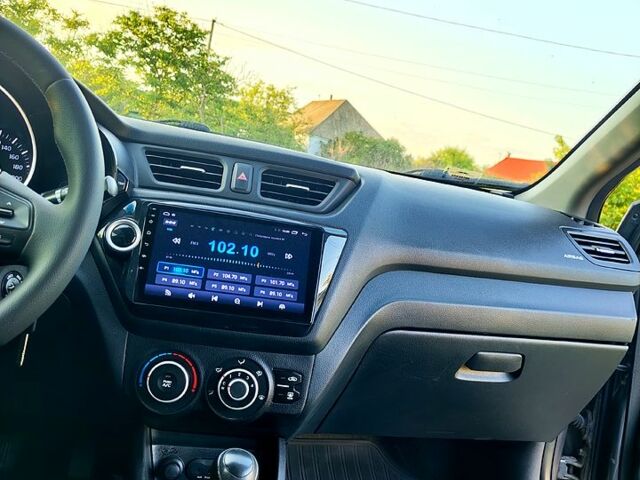 Серый Киа Рио, объемом двигателя 1.4 л и пробегом 135 тыс. км за 8400 $, фото 6 на Automoto.ua
