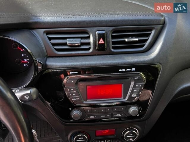Серый Киа Рио, объемом двигателя 1.59 л и пробегом 136 тыс. км за 10300 $, фото 10 на Automoto.ua