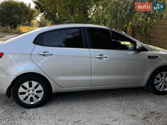 Серый Киа Рио, объемом двигателя 1.59 л и пробегом 136 тыс. км за 10300 $, фото 3 на Automoto.ua