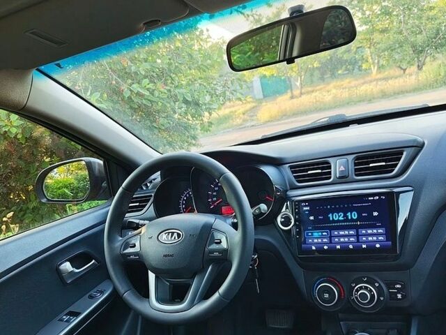 Сірий Кіа Ріо, об'ємом двигуна 1.4 л та пробігом 135 тис. км за 8300 $, фото 2 на Automoto.ua