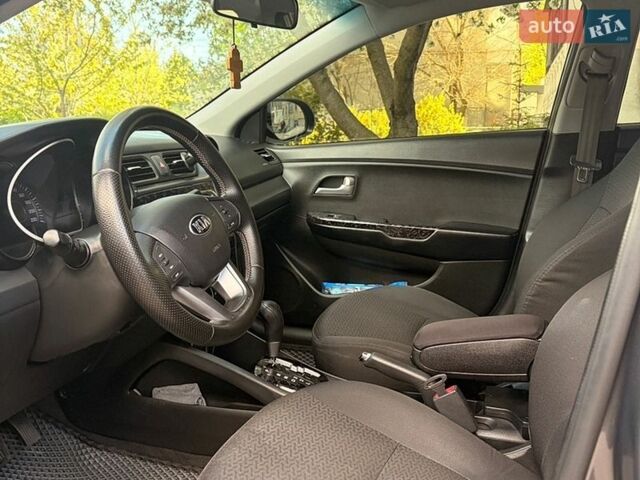 Серый Киа Рио, объемом двигателя 1.4 л и пробегом 231 тыс. км за 7800 $, фото 4 на Automoto.ua