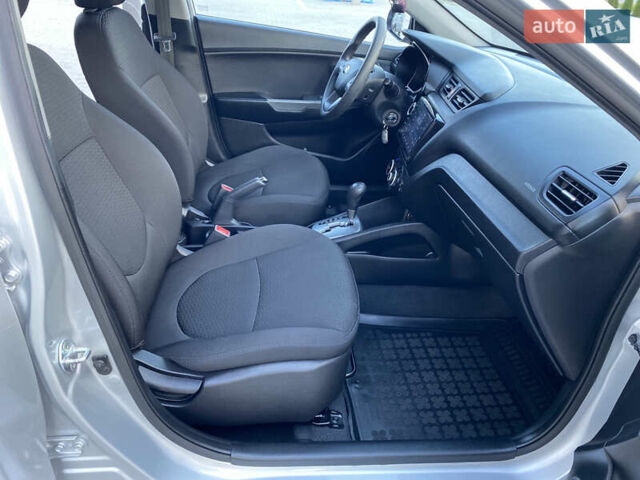 Серый Киа Рио, объемом двигателя 1.4 л и пробегом 43 тыс. км за 10450 $, фото 24 на Automoto.ua