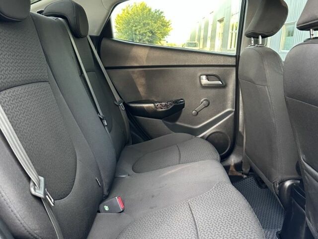 Сірий Кіа Ріо, об'ємом двигуна 1.4 л та пробігом 230 тис. км за 7300 $, фото 6 на Automoto.ua