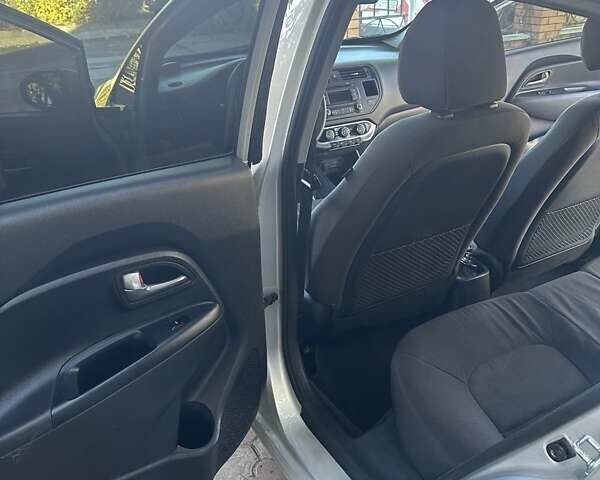 Серый Киа Рио, объемом двигателя 1.6 л и пробегом 168 тыс. км за 7200 $, фото 6 на Automoto.ua