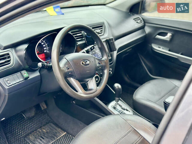 Серый Киа Рио, объемом двигателя 1.4 л и пробегом 190 тыс. км за 8000 $, фото 4 на Automoto.ua