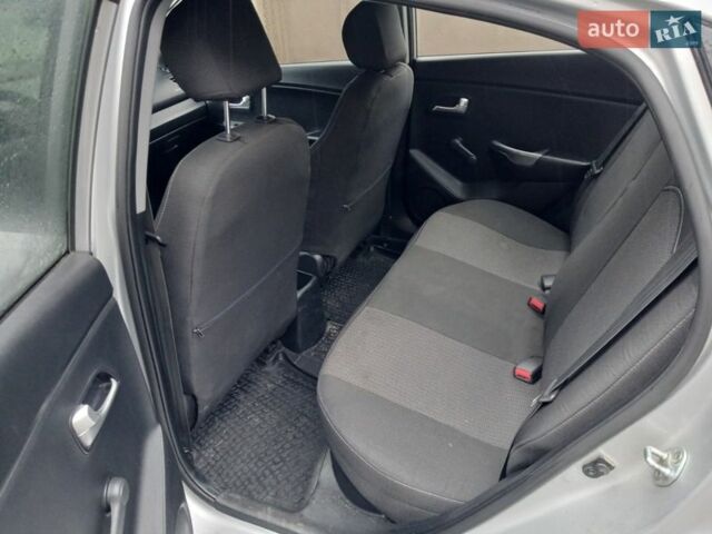 Серый Киа Рио, объемом двигателя 1.4 л и пробегом 157 тыс. км за 10300 $, фото 5 на Automoto.ua