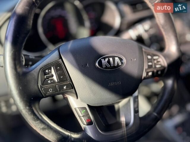 Сірий Кіа Ріо, об'ємом двигуна 1.4 л та пробігом 117 тис. км за 10000 $, фото 6 на Automoto.ua