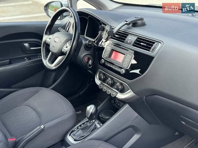 Серый Киа Рио, объемом двигателя 1.4 л и пробегом 46 тыс. км за 11400 $, фото 62 на Automoto.ua