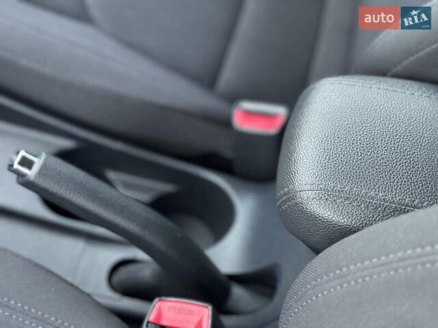 Серый Киа Рио, объемом двигателя 1.4 л и пробегом 46 тыс. км за 11400 $, фото 14 на Automoto.ua