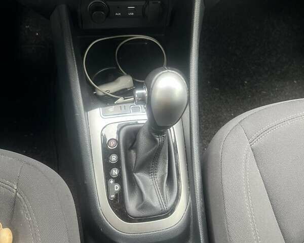 Серый Киа Рио, объемом двигателя 1.4 л и пробегом 51 тыс. км за 12000 $, фото 5 на Automoto.ua