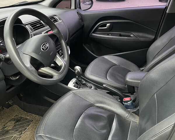 Сірий Кіа Ріо, об'ємом двигуна 1.4 л та пробігом 167 тис. км за 8999 $, фото 8 на Automoto.ua