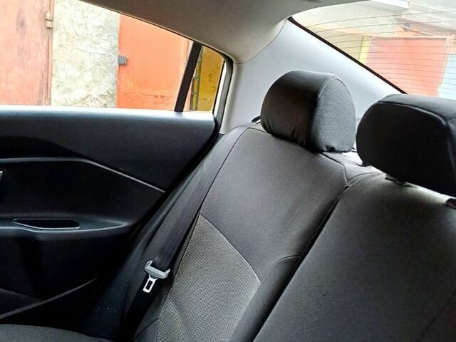 Серый Киа Рио, объемом двигателя 1.4 л и пробегом 35 тыс. км за 12000 $, фото 8 на Automoto.ua