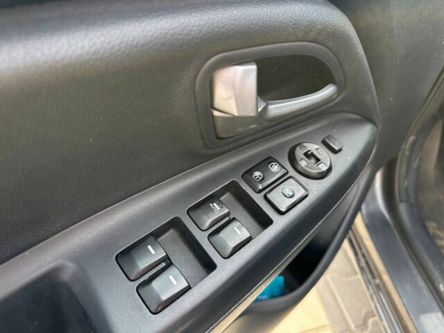 Серый Киа Рио, объемом двигателя 1.6 л и пробегом 128 тыс. км за 9500 $, фото 10 на Automoto.ua