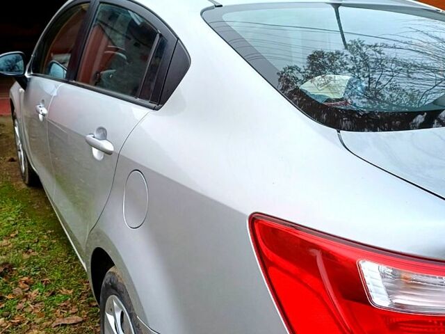 Сірий Кіа Ріо, об'ємом двигуна 1.4 л та пробігом 35 тис. км за 12000 $, фото 12 на Automoto.ua