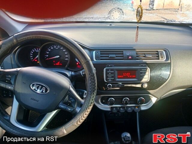 Серый Киа Рио, объемом двигателя 1.4 л и пробегом 13600 тыс. км за 4000 $, фото 6 на Automoto.ua