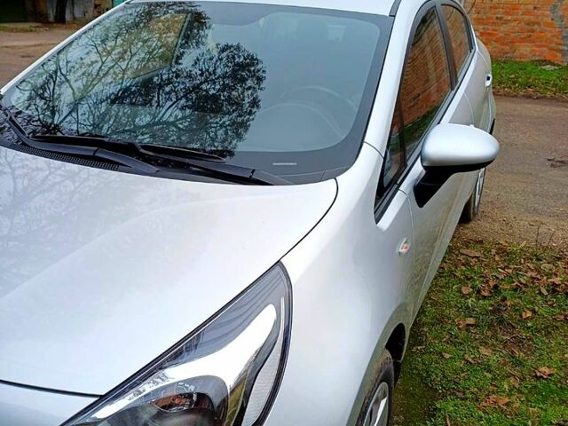 Сірий Кіа Ріо, об'ємом двигуна 1.4 л та пробігом 35 тис. км за 12000 $, фото 10 на Automoto.ua