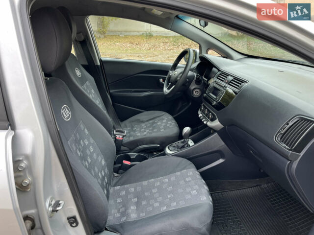 Серый Киа Рио, объемом двигателя 1.59 л и пробегом 219 тыс. км за 7600 $, фото 14 на Automoto.ua