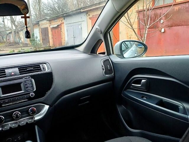 Серый Киа Рио, объемом двигателя 1.4 л и пробегом 35 тыс. км за 12000 $, фото 4 на Automoto.ua