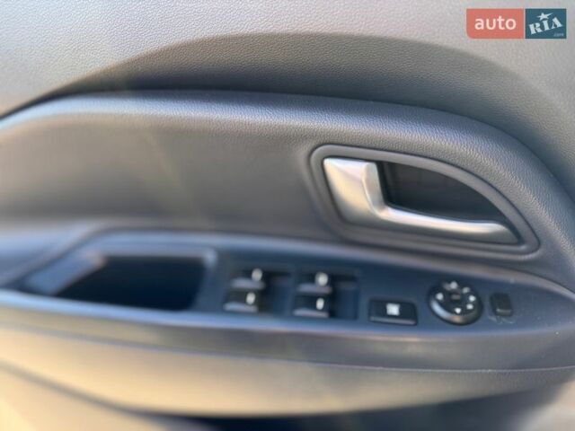 Сірий Кіа Ріо, об'ємом двигуна 1.4 л та пробігом 117 тис. км за 10000 $, фото 5 на Automoto.ua