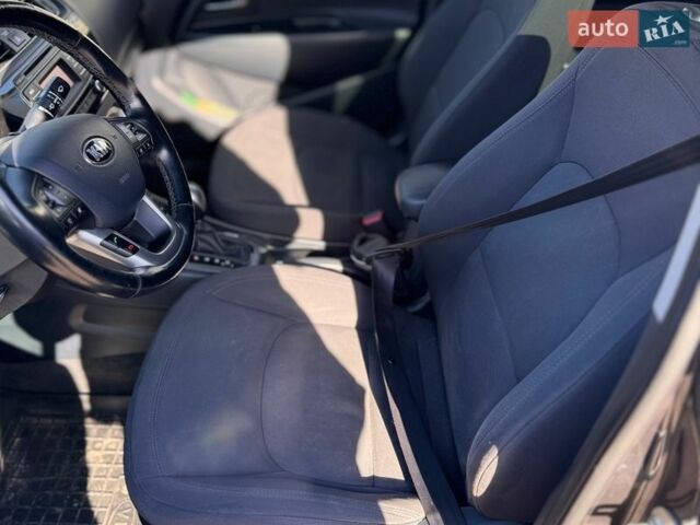 Сірий Кіа Ріо, об'ємом двигуна 1.4 л та пробігом 117 тис. км за 10000 $, фото 9 на Automoto.ua