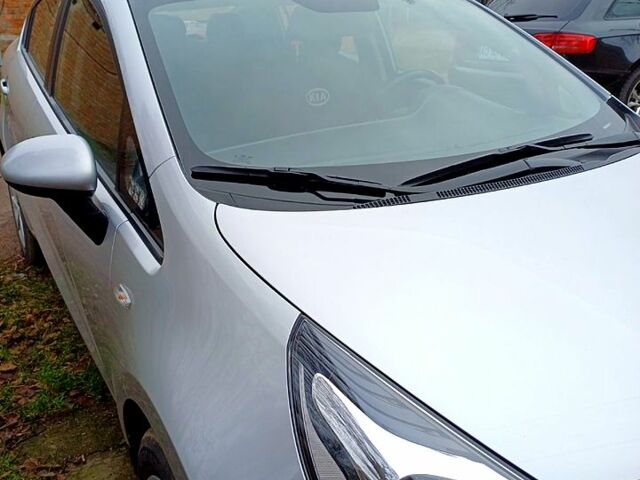 Серый Киа Рио, объемом двигателя 1.4 л и пробегом 35 тыс. км за 12000 $, фото 11 на Automoto.ua