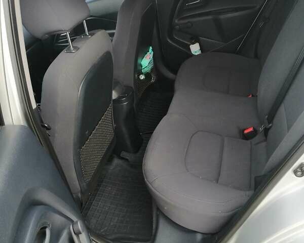 Серый Киа Рио, объемом двигателя 1.4 л и пробегом 138 тыс. км за 10500 $, фото 8 на Automoto.ua