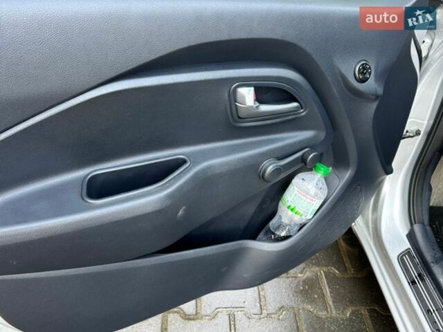 Сірий Кіа Ріо, об'ємом двигуна 1.6 л та пробігом 90 тис. км за 8800 $, фото 6 на Automoto.ua