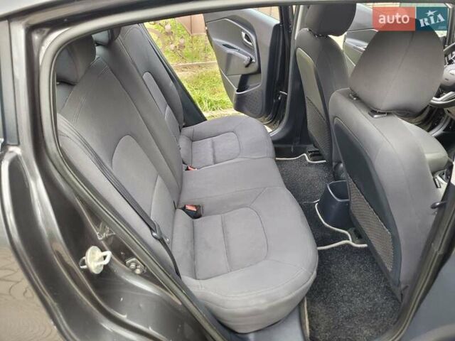 Сірий Кіа Ріо, об'ємом двигуна 1.4 л та пробігом 190 тис. км за 7750 $, фото 14 на Automoto.ua
