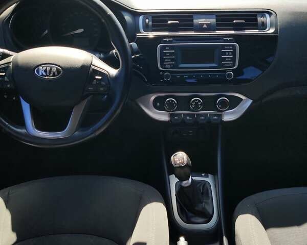 Серый Киа Рио, объемом двигателя 1.4 л и пробегом 72 тыс. км за 9800 $, фото 8 на Automoto.ua