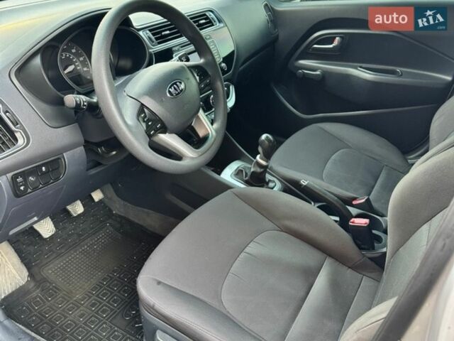 Серый Киа Рио, объемом двигателя 1.6 л и пробегом 90 тыс. км за 8300 $, фото 4 на Automoto.ua