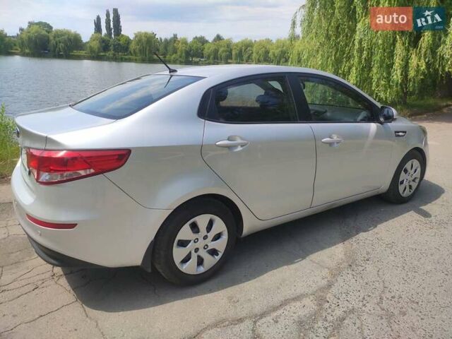 Сірий Кіа Ріо, об'ємом двигуна 1.4 л та пробігом 154 тис. км за 8500 $, фото 4 на Automoto.ua