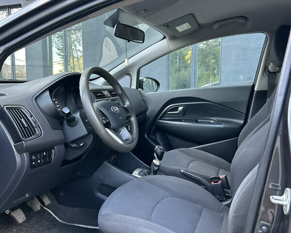 Серый Киа Рио, объемом двигателя 1.4 л и пробегом 165 тыс. км за 7800 $, фото 29 на Automoto.ua