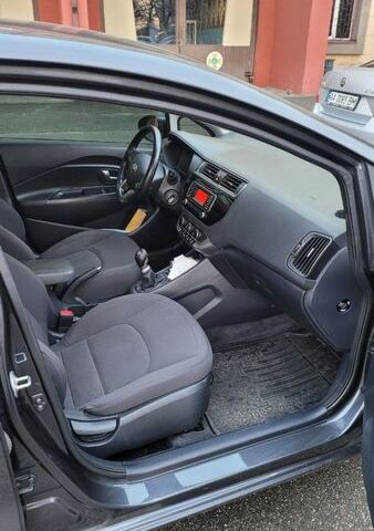 Сірий Кіа Ріо, об'ємом двигуна 1.4 л та пробігом 114 тис. км за 8950 $, фото 2 на Automoto.ua