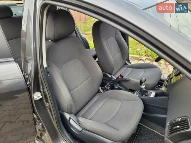 Серый Киа Рио, объемом двигателя 1.4 л и пробегом 190 тыс. км за 7350 $, фото 3 на Automoto.ua