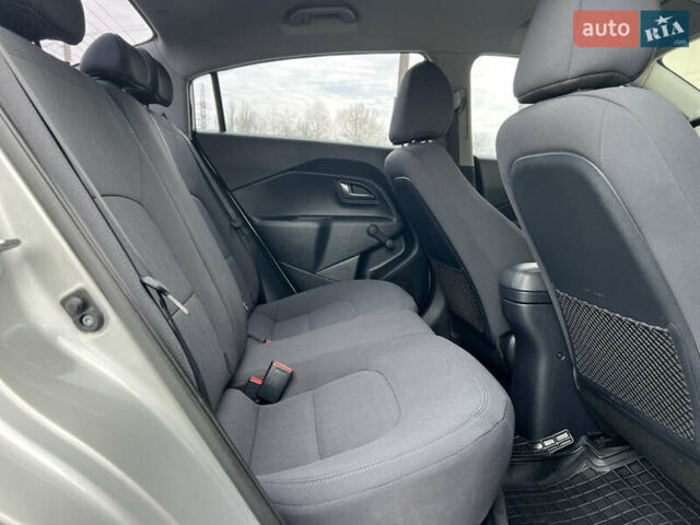 Сірий Кіа Ріо, об'ємом двигуна 1.4 л та пробігом 143 тис. км за 8999 $, фото 10 на Automoto.ua