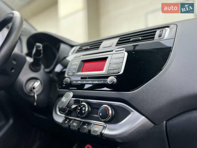Сірий Кіа Ріо, об'ємом двигуна 1.4 л та пробігом 143 тис. км за 8999 $, фото 11 на Automoto.ua