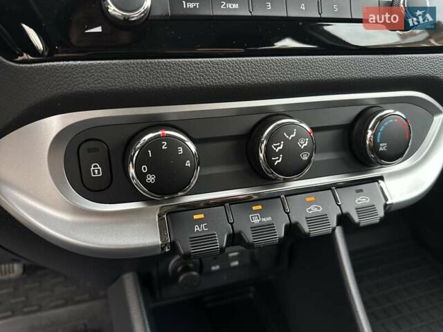 Сірий Кіа Ріо, об'ємом двигуна 1.4 л та пробігом 14 тис. км за 12990 $, фото 33 на Automoto.ua