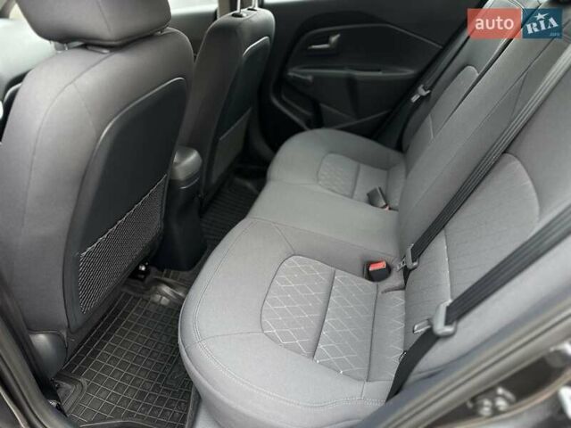 Сірий Кіа Ріо, об'ємом двигуна 1.4 л та пробігом 14 тис. км за 12990 $, фото 36 на Automoto.ua