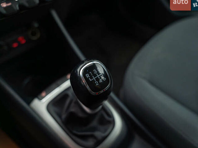 Серый Киа Рио, объемом двигателя 1.4 л и пробегом 75 тыс. км за 8988 $, фото 17 на Automoto.ua